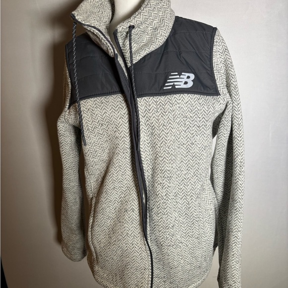 New Balance Black and White Patterned Jacket Size Large NWOT - Picture 2 of 10